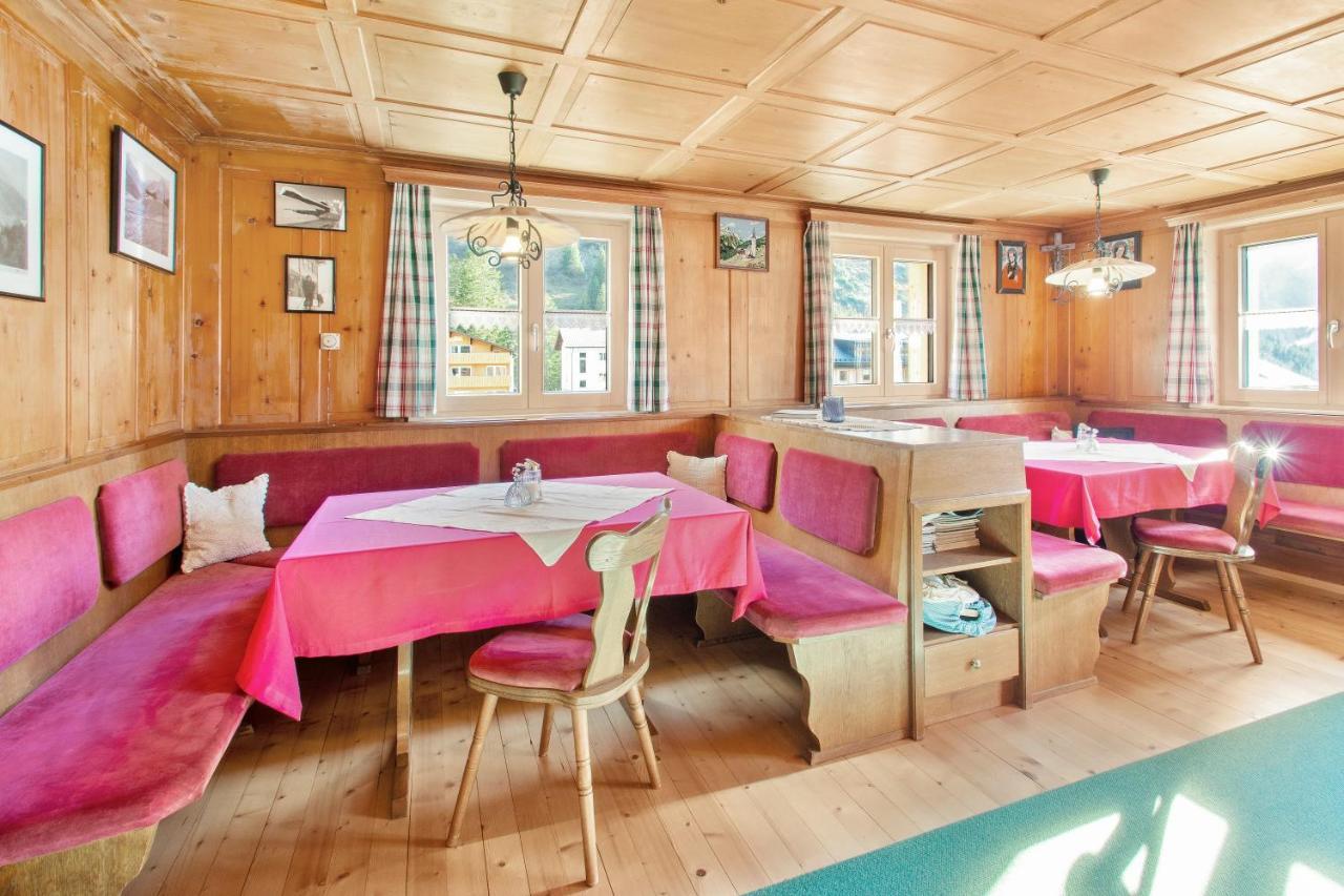 Haus Berghof Bed and Breakfast Schröcken Eksteriør billede