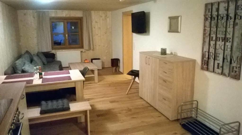 Haus Berghof Bed and Breakfast Schröcken Eksteriør billede