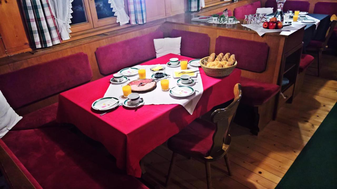 Haus Berghof Bed and Breakfast Schröcken Eksteriør billede